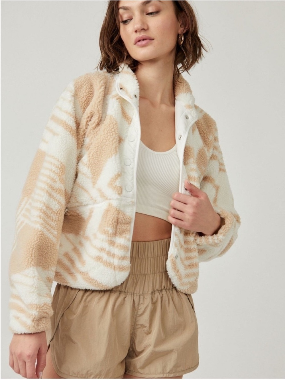 Hit the slopes Cozy Sherpa Snap-Front Jacket in Cream and Tan